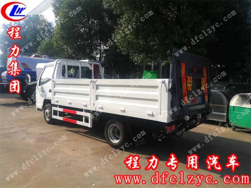 程力集團(tuán)國六唐駿歐鈴?fù)把b垃圾車，裝配液壓尾板，車廂可選裝側(cè)翻欄板，方便空桶搬運(yùn)